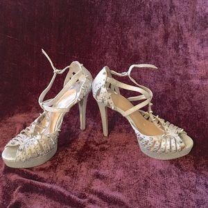 Gianni Bini silver strappy heels size 7